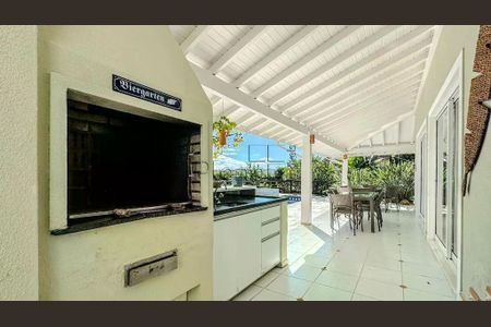 Casa de condomínio à venda com 353m², 5 quartos e 4 vagas