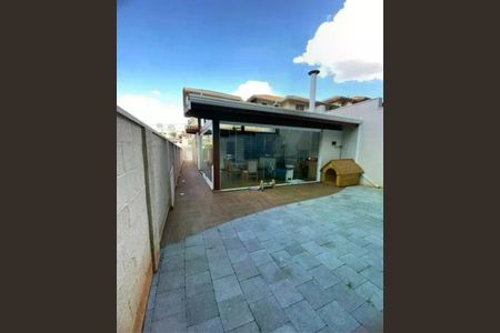 Casa de condomínio à venda com 136m², 3 quartos e 2 vagas