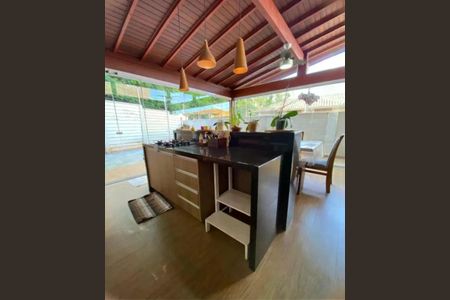 Casa de condomínio à venda com 136m², 3 quartos e 2 vagas