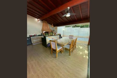 Casa de condomínio à venda com 136m², 3 quartos e 2 vagas