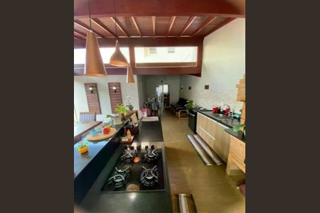 Casa de condomínio à venda com 136m², 3 quartos e 2 vagas
