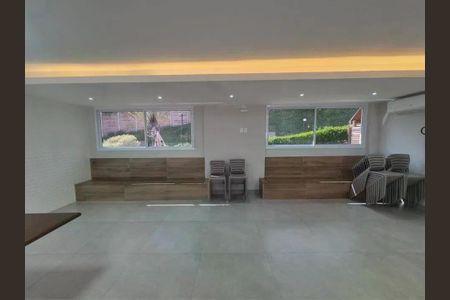 Casa de condomínio à venda com 136m², 3 quartos e 2 vagas