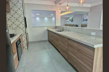 Casa de condomínio à venda com 136m², 3 quartos e 2 vagas