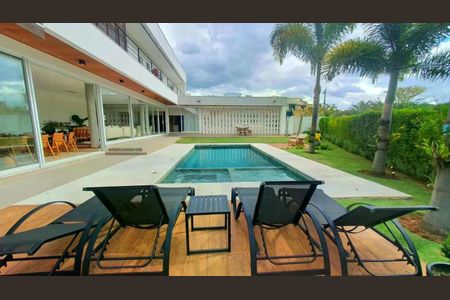 Casa de condomínio à venda com 1012m², 4 quartos e 3 vagas