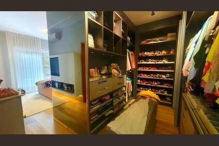 Casa de condomínio à venda com 1012m², 4 quartos e 3 vagas