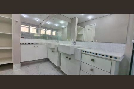 Apartamento à venda com 221m², 3 quartos e 3 vagas