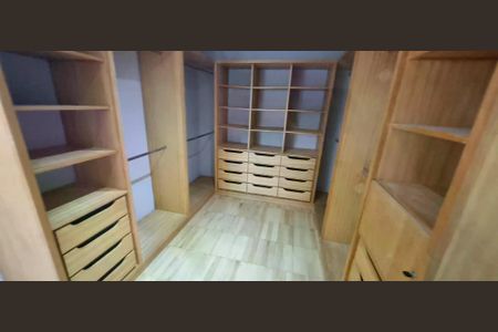 Apartamento à venda com 221m², 3 quartos e 3 vagas