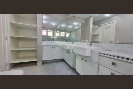 Apartamento à venda com 221m², 3 quartos e 3 vagas