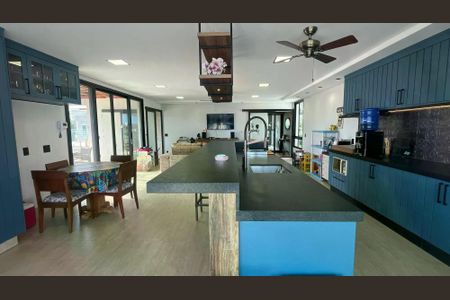 Casa de condomínio à venda com 438m², 3 quartos e 4 vagas