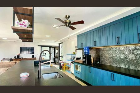 Casa de condomínio à venda com 438m², 3 quartos e 4 vagas