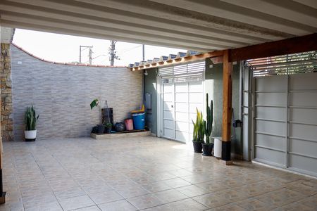 Garagem de casa à venda com 4 quartos, 350m² em Km 18, Osasco