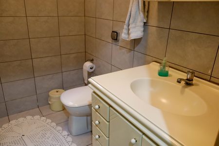 Banheiro de casa à venda com 4 quartos, 350m² em Km 18, Osasco
