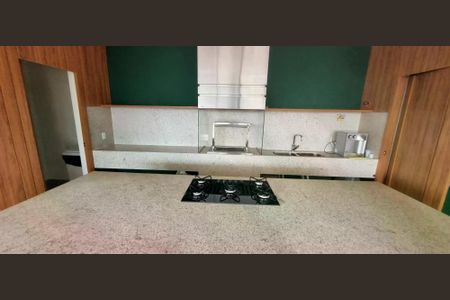 Casa de condomínio à venda com 222m², 3 quartos e 4 vagas
