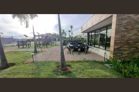 Casa de condomínio à venda com 222m², 3 quartos e 4 vagas