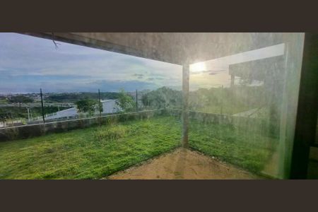 Casa de condomínio à venda com 222m², 3 quartos e 4 vagas