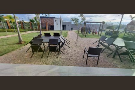 Casa de condomínio à venda com 222m², 3 quartos e 4 vagas