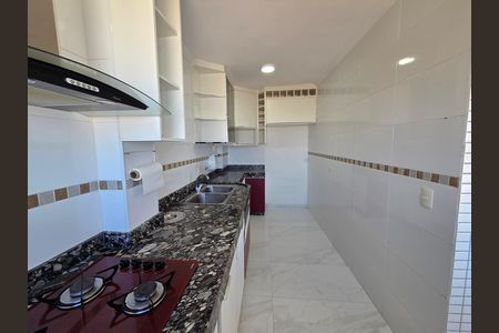 Cozinha de apartamento para alugar com 2 quartos, 92m² em Aviação, Praia Grande