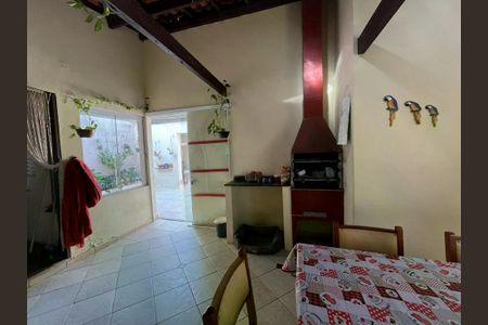 Casa à venda com 93m², 3 quartos e 2 vagas