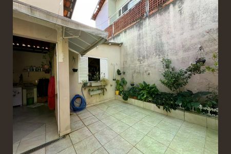 Casa à venda com 93m², 3 quartos e 2 vagas