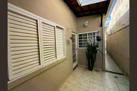 Casa à venda com 93m², 3 quartos e 2 vagas