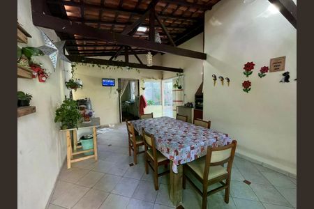 Casa à venda com 93m², 3 quartos e 2 vagas