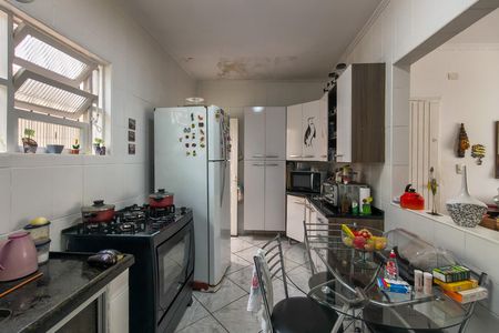 Casa para alugar com 56m², 2 quartos e 2 vagas Casa para alugar com 56m², 2 quartos e 2 vagasCozinha