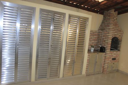 Casa de condomínio à venda com 100m², 3 quartos e 2 vagasEspaço gourmet e lavanderia