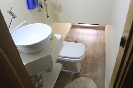 Casa de condomínio à venda com 100m², 3 quartos e 2 vagasLavabo