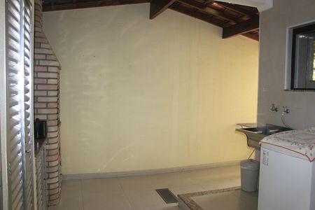 Casa de condomínio à venda com 100m², 3 quartos e 2 vagasEspaço gourmet e lavanderia