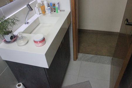 Casa de condomínio à venda com 100m², 3 quartos e 2 vagasBanheiro social