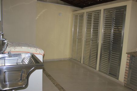 Casa de condomínio à venda com 100m², 3 quartos e 2 vagasEspaço gourmet e lavanderia