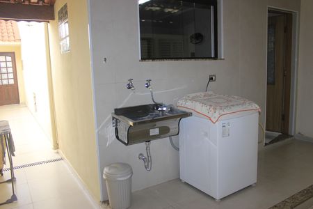 Casa de condomínio à venda com 100m², 3 quartos e 2 vagasEspaço gourmet e lavanderia