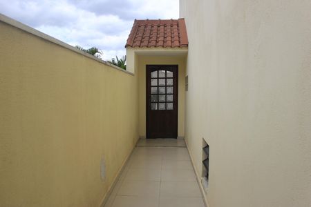 Casa de condomínio à venda com 100m², 3 quartos e 2 vagasCorredor/Quintal