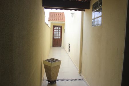 Casa de condomínio à venda com 100m², 3 quartos e 2 vagasCorredor/Quintal