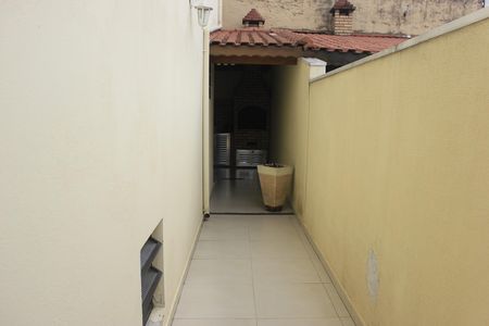 Casa de condomínio à venda com 100m², 3 quartos e 2 vagasCorredor/Quintal