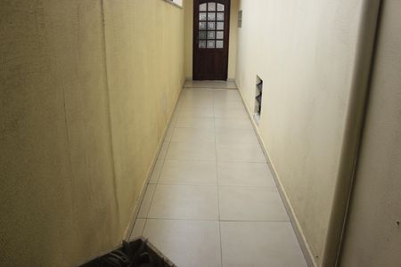 Casa de condomínio à venda com 100m², 3 quartos e 2 vagasCorredor/Quintal