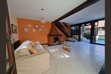 Casa à venda com 4 quartos, 254m² em Itaipu, Niterói