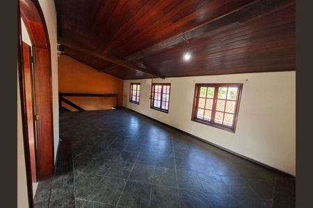Casa à venda com 4 quartos, 254m² em Itaipu, Niterói