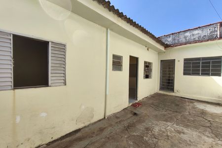 Casa para alugar com 40m², 1 quarto e 1 vagaQuintal