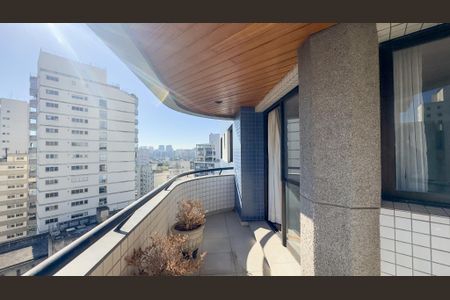 Apartamento à venda com 140m², 3 quartos e 3 vagas Apartamento à venda com 140m², 3 quartos e 3 vagasSacada