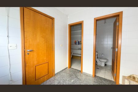 Apartamento à venda com 140m², 3 quartos e 3 vagas Apartamento à venda com 140m², 3 quartos e 3 vagasÁrea de Serviço