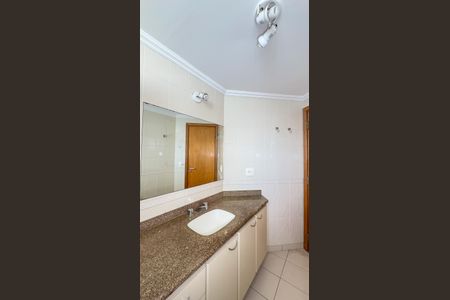 Apartamento à venda com 140m², 3 quartos e 3 vagas Apartamento à venda com 140m², 3 quartos e 3 vagasBanheiro da Suíte