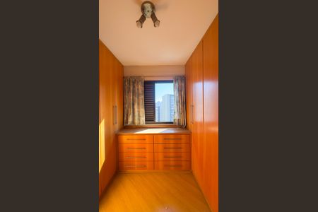 Apartamento à venda com 140m², 3 quartos e 3 vagas Apartamento à venda com 140m², 3 quartos e 3 vagasCloset da suíte