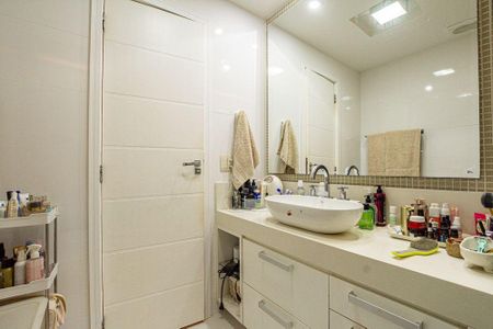 Apartamento à venda com 180m², 4 quartos e 2 vagas
