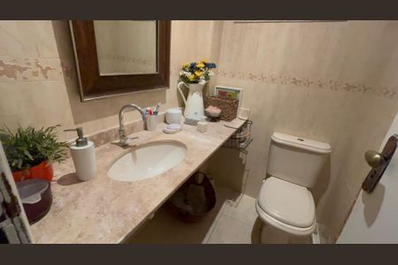 Casa de condomínio à venda com 360m², 4 quartos e 4 vagasLavabo