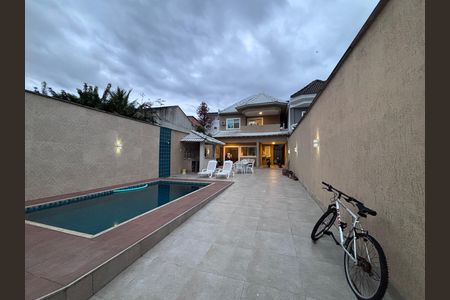 Casa de condomínio à venda com 360m², 4 quartos e 4 vagasÁrea externa