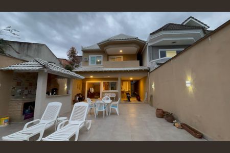 Casa de condomínio à venda com 360m², 4 quartos e 4 vagasÁrea externa