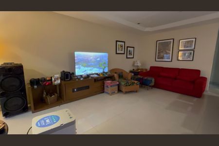 Casa de condomínio à venda com 360m², 4 quartos e 4 vagasSala
