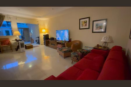 Casa de condomínio à venda com 360m², 4 quartos e 4 vagasSala