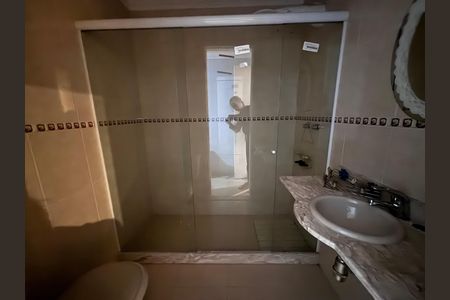 Casa de condomínio à venda com 360m², 4 quartos e 4 vagasBanheiro do Quarto 2